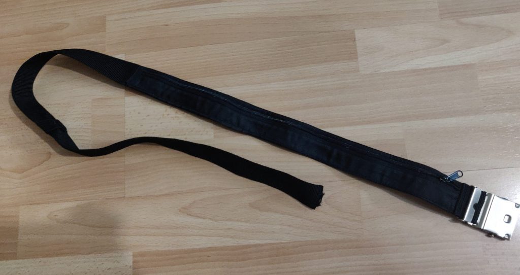 Une ceinture avec fermeture éclaire