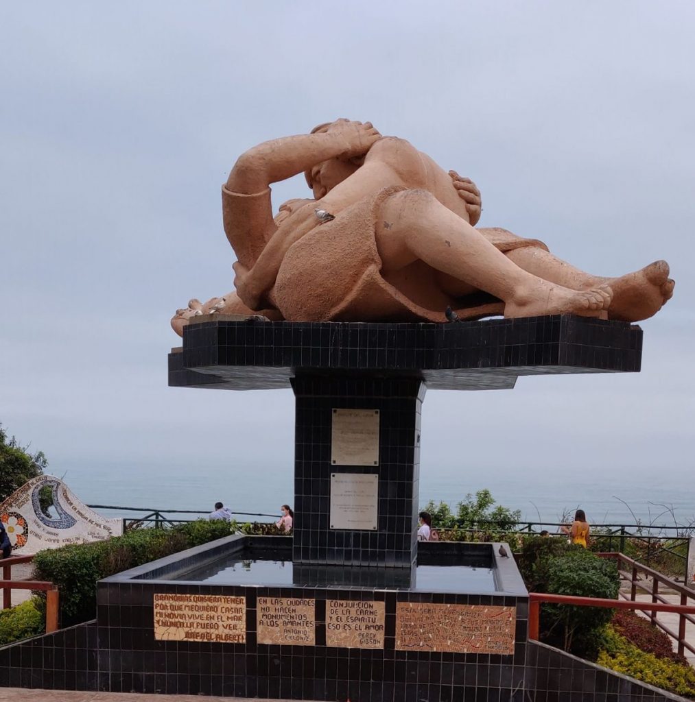 Une statue du parc de l'amour de Lima